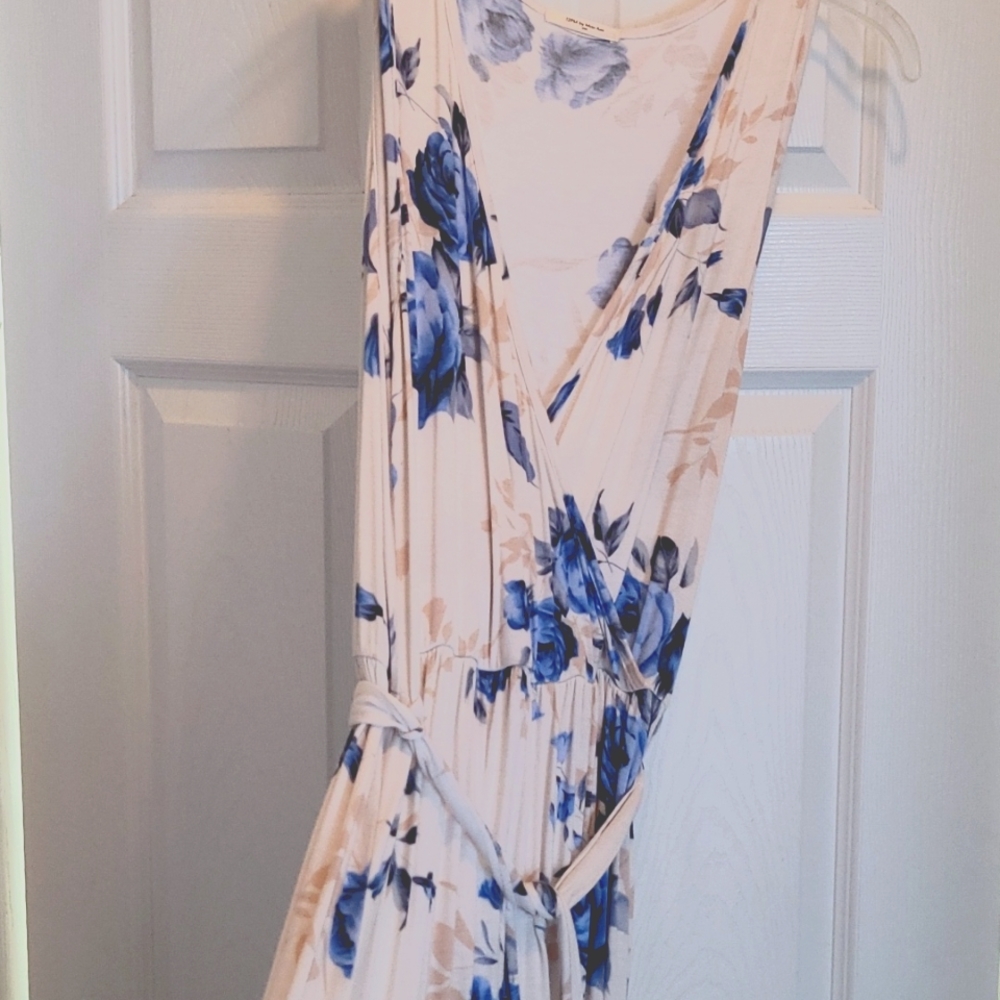 Maxi dress by 12pm Mon Ami.